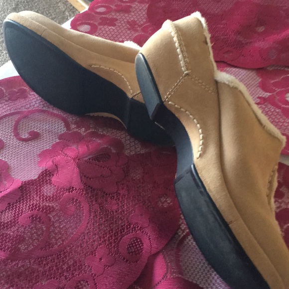 COPY - Naturalized Wedge Clogs - Picture 2 of 4